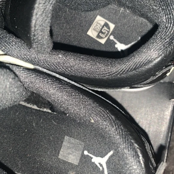 Air Jordan 4s - Picture 7 of 9